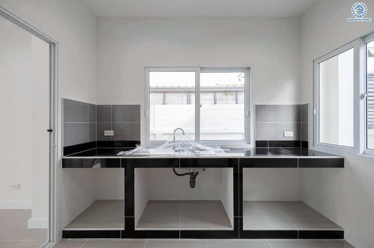 บ้านมือสองตกแต่งใหม่ โครงการ เพอร์เฟคเพลส1 ราชพฤกษ์ คุณภาพแบรนด์ Property Perfect เนื้อที่ 63.7 ตร.ว. พื้นที่ใช้สอย 122 ตร.ม. ตอบโจทย์ทุกการอยู่อาศัย ฟังก์ชัน 3 ห้องนอน 3 ห้องน้ำ 2 ที่จอดรถ บนทำเลติดถนนราชพฤกษ์ ใกล้วงเวียนพระราม5 รถไฟฟ้าสายสีม่วง "สถานีบางรักน้อยท่าอิฐ" และจุดขึ้นทางด่วน "กาญจนาภิเษก"